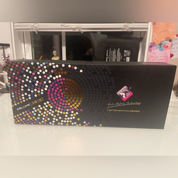 Royal Hair Styling Technology, Limited Edition Series Brand New Never Used ❤️ - Picture 3 of 5